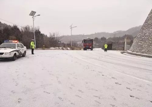 甘肃降雪结冰导致多条高速公路实施临时管制