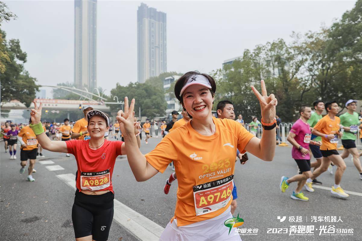 热烈庆祝，光谷马拉松女子全马前三荣耀出炉，2024年度盛事回顾